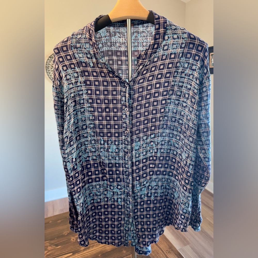 Free‎ People Women’s Navy & Green Patterned Button Up Top Size M